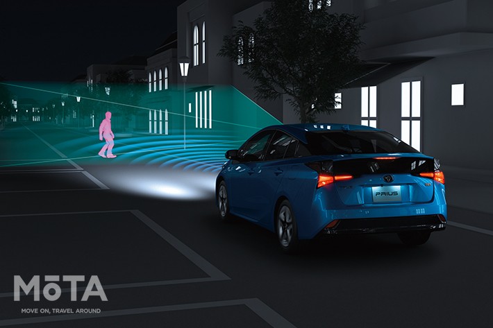 トヨタ 新型プリウス　プリクラッシュセーフティ（歩行者［昼夜］・自転車運転者［昼］検知機能付衝突回避支援タイプ／ミリ波レーダー＋単眼カメラ方式）