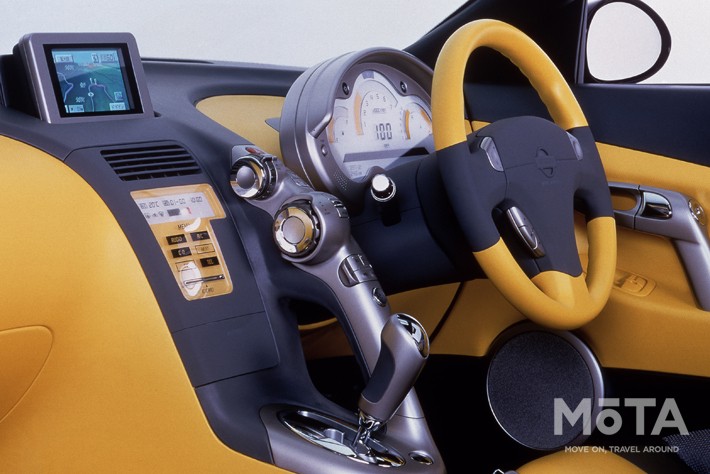 マルチコントロールグリップには走行モードやエアコンの操作ができるなど、走行中に操作したいボタンが集結されていた