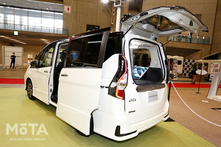 車中泊特化型ミニバン ベンツからヴォクシー セレナまで メーカー純正車中泊仕様の楽しいミニバン3選 画像ギャラリー No 1 徹底比較 人気新型車比較21年 Mota