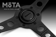 MOMOの人気ステアリング「PROTOTIPO」のブラックエディションが日本
