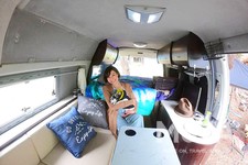 【アウトドア女子】芳美 リンさんがレンタルしたトヨタ ハイエース