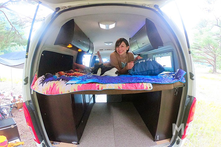 【アウトドア女子】芳美 リンさんがレンタルしたトヨタ ハイエース