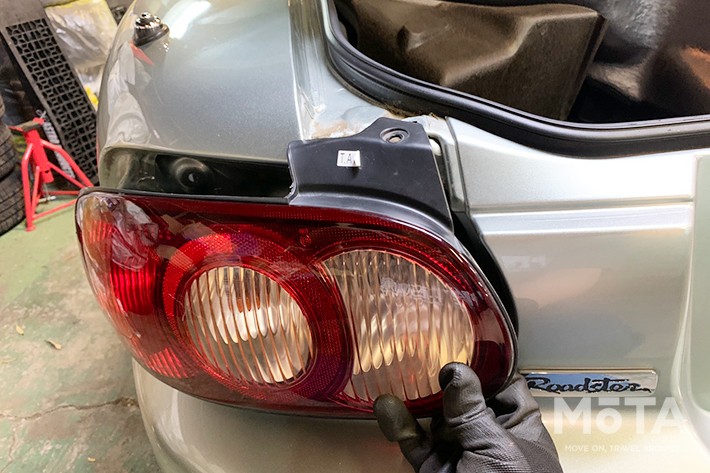 テールランプ外し