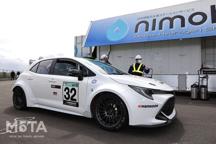 トヨタ 水素エンジン搭載車両（スーパー耐久参戦 カローラスポーツ4WD） テスト走行時の様子
