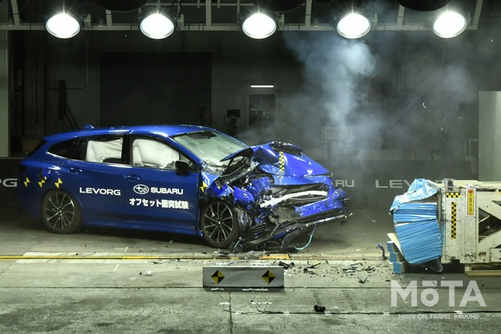 スバル 新型レヴォーグ 衝突実験
