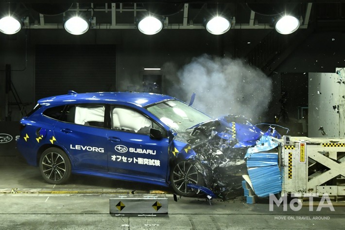 スバル 新型レヴォーグ 衝突実験