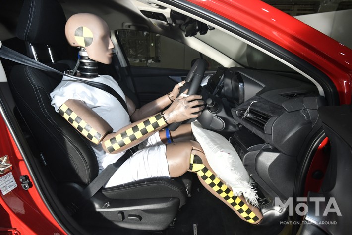 スバル 新型レヴォーグ衝突時の車内