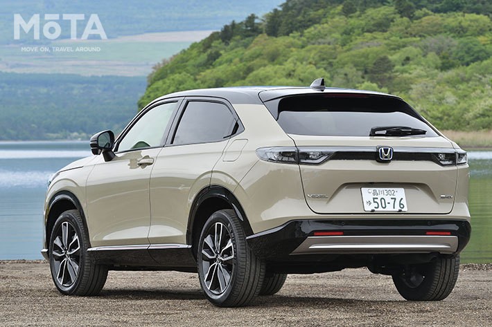 ホンダ 新型ヴェゼル「e:HEV PLaY」（ハイブリッド・FF／ボディカラー：サンドカーキパール＆ブラック 2トーン）[2021年4月23日発売]
