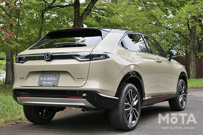 ホンダ 新型ヴェゼル「e:HEV PLaY」（ハイブリッド・FF／ボディカラー：サンドカーキパール＆ブラック 2トーン）[2021年4月23日発売]