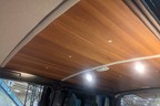 リノベーションしてある天井（写真はジャパンキャンピングカーショーでのもの）