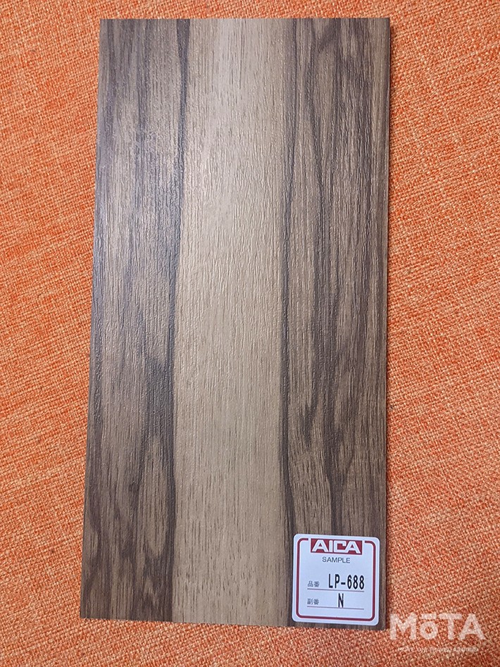 素材のサンプルを見ながら、ハーフオーダーの内容決め