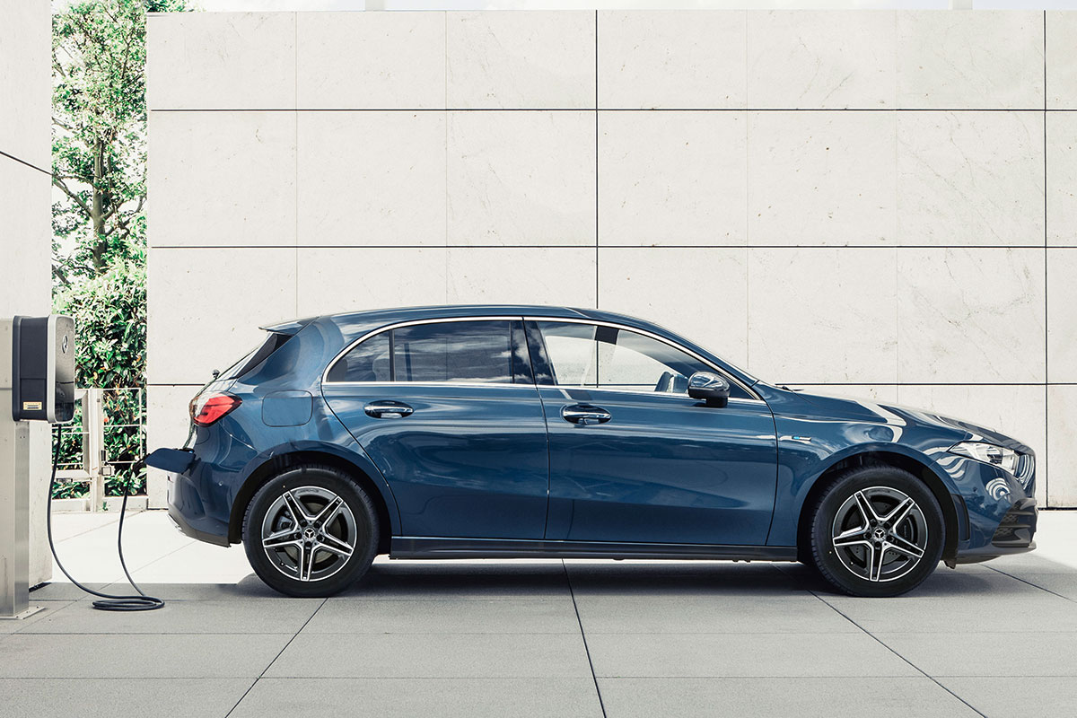 メルセデス ベンツ最小 最安の Aクラス に初のプラグインハイブリッド Phev モデル登場 電気だけで70km走行可能 価格は557万円から 業界先取り 業界ニュース 自動車ニュース21国産車から輸入車まで Mota