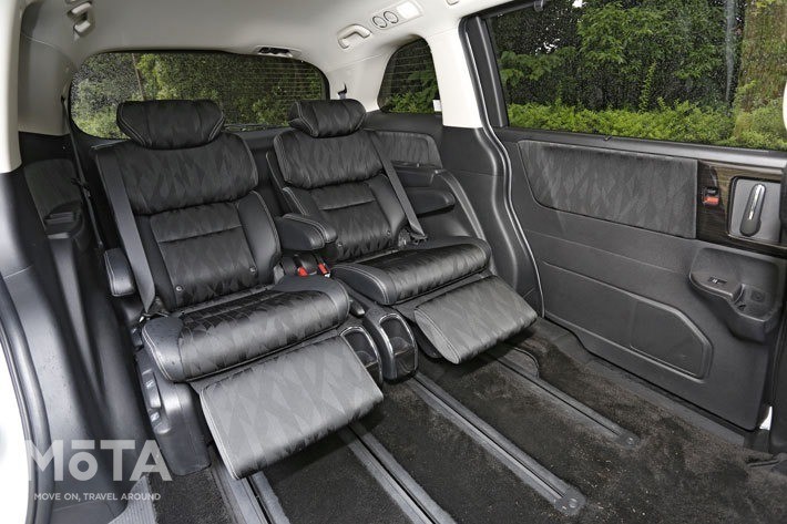 ホンダ オデッセイ HYBRID ABSOLUTE EX Honda SENSING（SPORT HYBRID i-MMD）[2017年11月マイナーチェンジモデル]