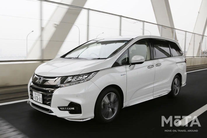 ホンダ オデッセイ HYBRID ABSOLUTE EX Honda SENSING（SPORT HYBRID i-MMD）[2017年11月マイナーチェンジモデル]