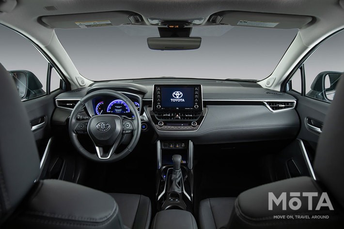 日本仕様の新型カローラクロスは、この北米仕様の黒内装に近い仕様の1パターンとなる見込みだ