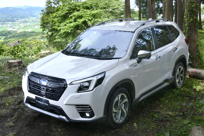 スバル フォレスター 新旧比較 新型 レヴォーグ 顔に生まれ変わったフォレスターを旧型と見比べてみた 話題を先取り 新型車解説21 Mota
