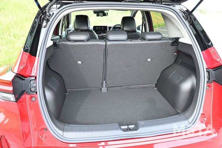 日産 新型ノート オーラの荷室