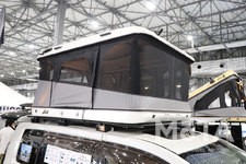 ジェームズ・バロウド ルーフテント「ツー・イン・ワン システム」（株式会社コイズミ カルコア事業部）【東京キャンピングカーショー2021（2021年6月12日土曜日～13日日曜日：東京ビッグサイト青海展示棟）】