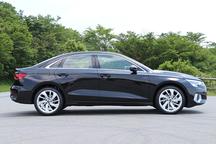 アウディ 新型A3 セダン 1st edition（ボディカラー：ミトスブラックメタリック）［2021年5月18日発売］