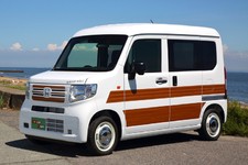 気軽に乗れて“一人旅”や”女子キャン”にオススメ！ リアルウッド内装が魅力の軽キャンパー「RETREAT MINI（リトリート ミニ）」／ダイレクトカーズ【Vol.17】