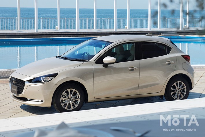 マツダ マツダ2 サンリットシトラス