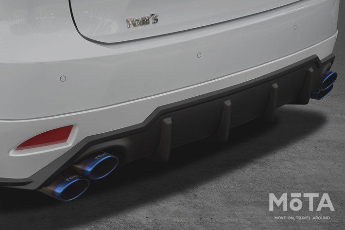 エキゾーストシステム「トムス・バレル」（21万4500円／工賃別／2WD専用）／リヤアンダーディフューザー（10万8900円／塗装済み・工賃別）