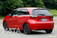 ホンダ 新型フィット e:HEV HOME 20周年　特別仕様車「Casa（カーサ）」（ボディカラー：プレミアムクリスタルレッド・メタリック）[2021年6月4日（金）発売]