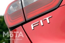 ホンダ 新型フィット e:HEV HOME 20周年　特別仕様車「Casa（カーサ）」（ボディカラー：プレミアムクリスタルレッド・メタリック）[2021年6月4日（金）発売]