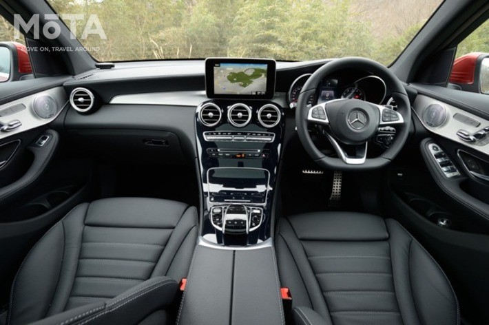 世界に先駆け採用された先進運転支援機能なども装備しており、買い得感は非常に高い