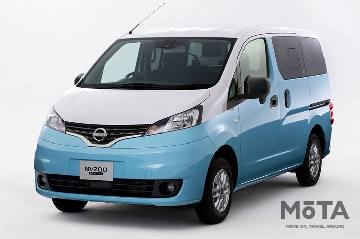 NV200バネットの車中泊仕様「マルチベッド」（ボディカラー：ホワイト／ライトブルー 2トーン）