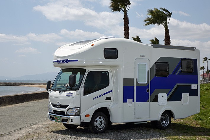 業界初の発電力1000W超えのキャンピングカー! 巨大ソーラー 業界初の発電力1000W超えのキャンピングカー! 巨大ソーラー