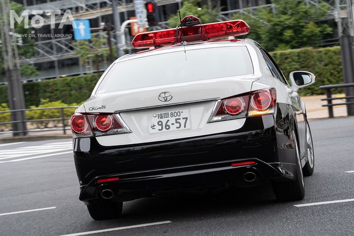 東京2020オリンピック・パラリンピック警備支援で都内を走行する福岡県警のパトカー（東京都臨海副都心周辺）[撮影：2021年7月初旬]