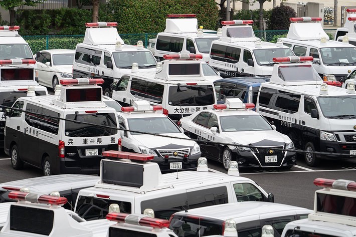 全国から東京・臨海副都心 有明地区へ一同に集められた警察車両。鹿児島、大分、高知、兵庫、和歌山といった各県警表記や地方のナンバープレートが確認できる