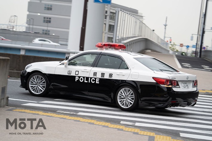 東京2020オリンピック・パラリンピック警備支援で都内を走行する山口県警のパトカー（東京都臨海副都心周辺）[撮影：2021年7月初旬]