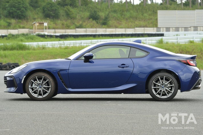 FRのスポーツカーの例：スバル BRZ