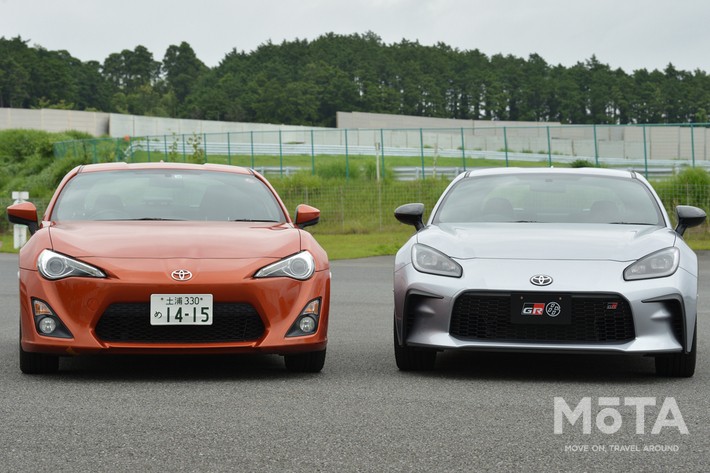 写真左の初代86は永田氏の元愛車。「中古で購入後、趣味や仕事など所有中は大活躍してくれた」と話す