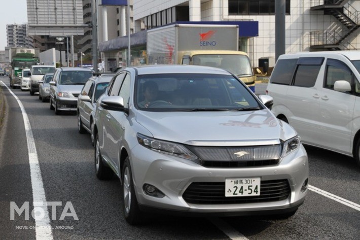 2014年モデル（3代目）「トヨタ ハリアー ELEGANCE」（ハイブリッド・4WD）の実燃費計測シーンより（2014年5月）