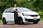 ホンダ 新型フィット Modulo Xと、自動車ライターの伊藤 梓さん