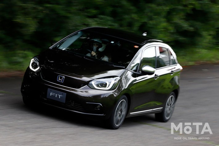 ホンダ 新型フィット e:HEV LUXE（リュクス）