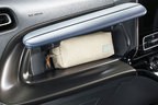 トヨタ 新型アクア（2代目）　助手席アッパーボックス（写真はZ・2WD）[2021年7月19日発売]