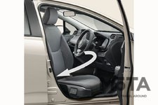 トヨタ 新型アクア（2代目）　ターンチルトシート ターンチルト時（写真はZ・2WD）[2021年7月19日発売]