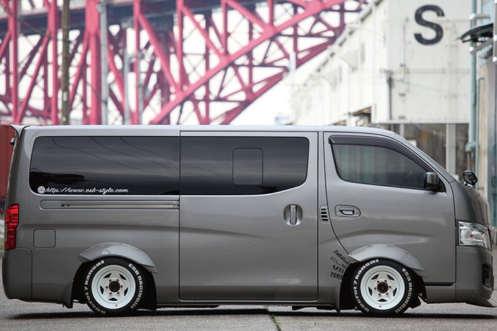 旧車オーナーからの人気も高い鉄チンホイール Tc01 ハイエース Nv350キャラバンオーナーも必見な 6穴用 に新サイズも登場 Esb Vol 9 画像ギャラリー No 27 車のパーツ カー用品などオススメの車カスタム情報をご紹介 22年最新 自動車カスタム パーツ