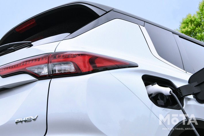 写真から想像するに2トーンカラーモデルもラインアップされる見込みだ