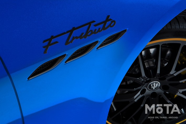 専用トリブートロゴを採用した特別なモデルだ