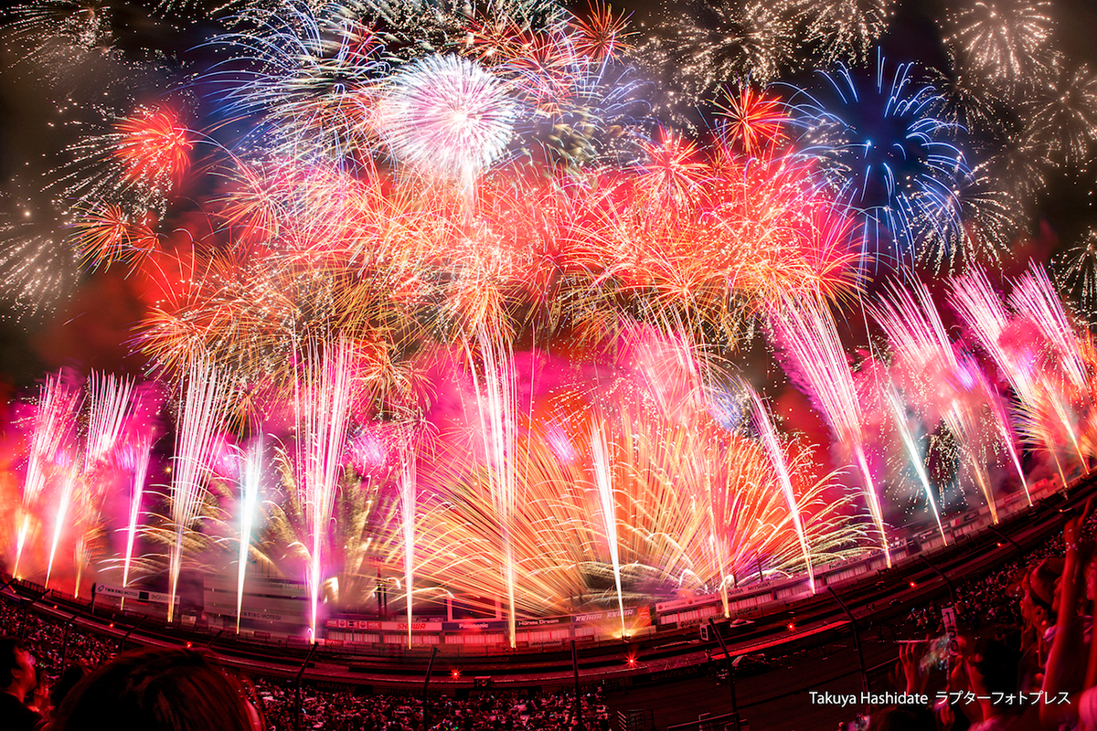 夏休みイベント 約1万4000発の花火が夜空を彩る ツインリンクもてぎ花火の祭典 はずさない ドライブスポット22年 Mota