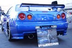 ワイルド・スピード “F9ジェットブレイク”にも登場する青い「日産 スカイラインGT-R」（R34型）。写真は2018年のSEMAショウに出展された青いR34。「ポール・ウォーカーが生きていたらきっとこんな風にカスタムしたのでは」というコンセプトで作られている。[写真：加藤博人]