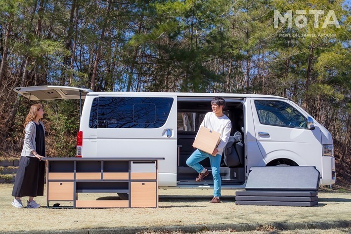 車中泊仕様に ハイエース200系スーパーGL専用 ウィンドウパネル左右 車中泊仕様に ハイエース200系スーパーGL専用 ウィンドウパネル