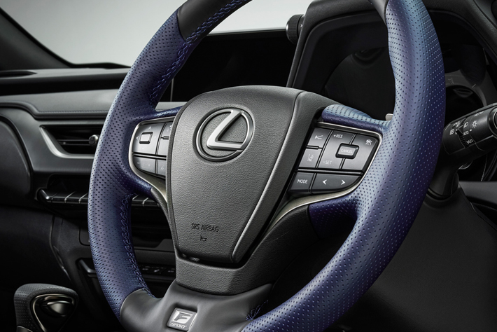 レクサスのコンパクトsuv Ux にスポーティ エレガントな2つの特別仕様車を設定 価格は466万00円 業界先取り 業界ニュース 自動車ニュース21国産車から輸入車まで Mota