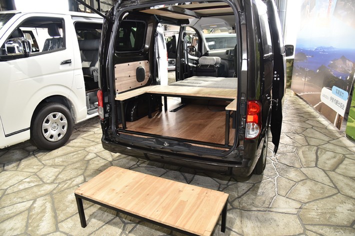 ダイレクトカーズ ショールーム ATSUGI BASE