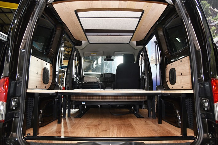 ダイレクトカーズ ショールーム ATSUGI BASE